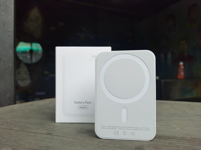 Magnetic 10000mAh Battery Pack (MagSafe-style) 2